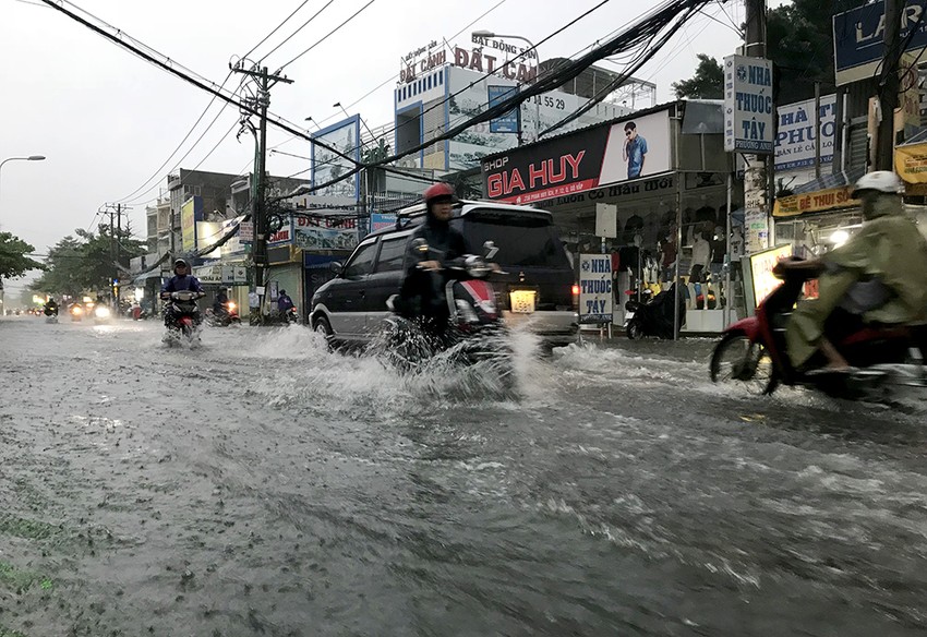 Sau bão số 9, TP.HCM có 62 điểm ngập ảnh 2