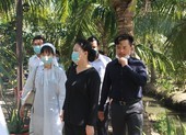Bà Nguyễn Thị Kim Ngân đến viếng, thăm vườn cây bác Hai Nghĩa