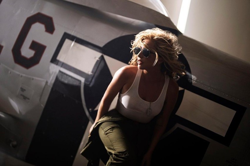 Lady Gaga xuất hiện cực 'bụi bặm' trong MV 'Top Gun Maverick' ảnh 1
