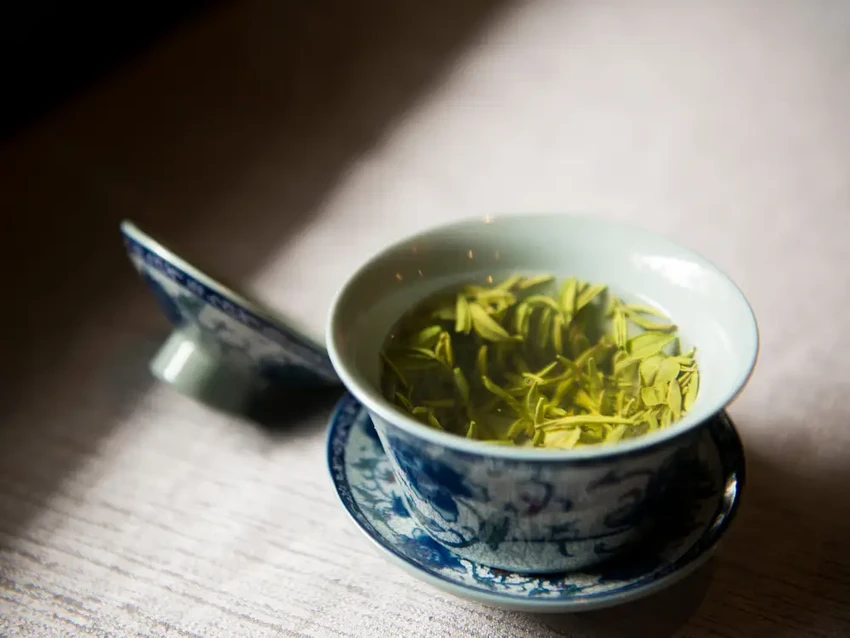 Uống trà xanh có thể cải thiện lượng đường trong máu và sức khỏe đường ruột ảnh 1