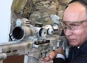 Ông Putin trổ tài bắn tỉa 3 lần trúng mục tiêu cách 600m
