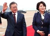 Lãnh đạo Hàn - Triều cùng thăm đỉnh núi thiêng