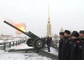 Video ông Putin đích thân khai hỏa lựu pháo mừng Giáng sinh