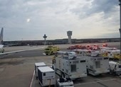 Máy bay Boeing 737-800 gặp sự cố phải quay đầu