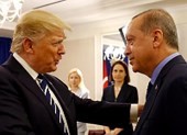 Ông Trump cân nhắc 3 gói trừng phạt áp vào Thổ Nhĩ Kỳ vì S-400