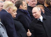 Gặp tại Paris, ông Putin giơ ngón tay cái chào ông Trump