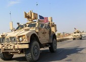 Hình ảnh lính Mỹ bỏ người Kurd Syria sang với người Kurd Iraq