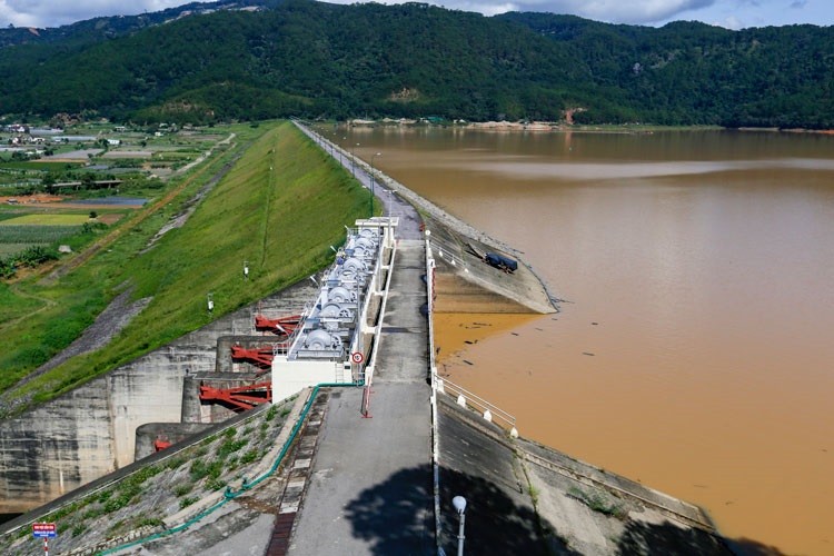 Lâm Đồng: Mưa lớn, hồ Đơn Dương bắt đầu xả nước