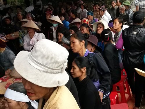 Thân nhân và người dân địa phương bàng hoàng trước việc ông Nguyễn Đình Tuy bị sát hại dã man