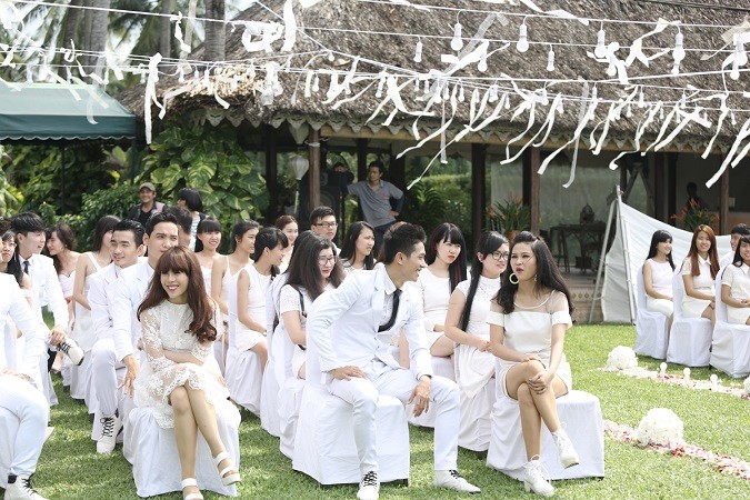 Công Vinh - Thủy Tiên hôn nhau say đắm trước ngày cưới