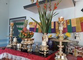 Lau dọn bàn thờ đón tết Canh Tý 2020