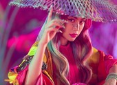 Hoàng Thùy Linh biến hóa với tranh Hàng Trống trong MV mới