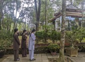 Phật tử chùa Từ Hiếu chuẩn bị cho tang lễ thiền sư Thích Nhất Hạnh