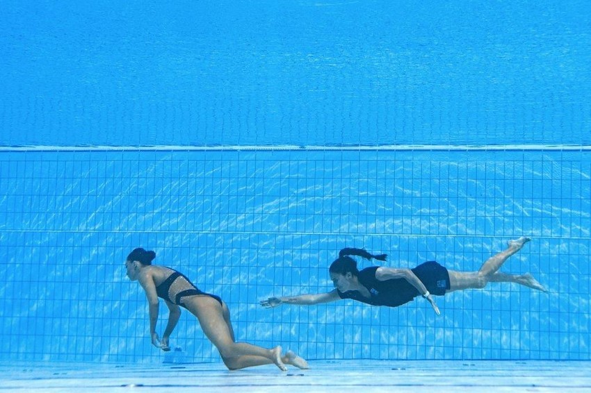 VĐV bơi nghệ thuật được HLV cứu sống ngoạn mục ảnh 4