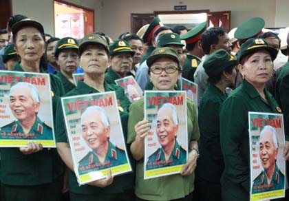 Đội mưa viếng Đại tướng ảnh 4