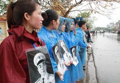 Đội mưa viếng Đại tướng ảnh 6