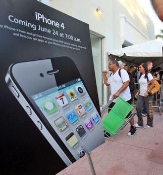 Apple bở hơi tai trước “cơn khát” iPhone 4 ảnh 1