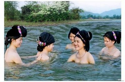 "Rình" sơn nữ ngực trần đẹp nao lòng ảnh 1
