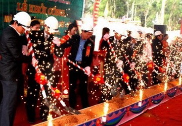 Việt Nam xây nhà máy chế biến tinh bột sắn ở Lào ảnh 1