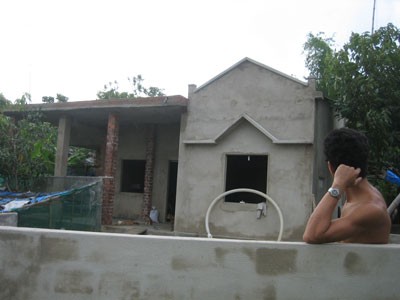 Ôm” nợ vì đua nhau xây nhà chờ giải tỏa