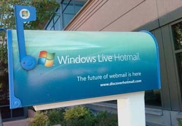 Hotmail cho phép tương tác tài khoản email khác ảnh 1