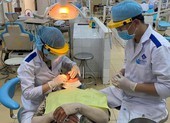 Sinh viên Y Dược TP.HCM đi học từ 4-5, ngồi cách nhau 1 m