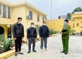 Khởi tố 2 cán bộ ‘làm luật’ xe hàng chờ xuất sang Trung Quốc