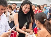 Thủy Tiên-Công Vinh tiếp tục cứu trợ người dân miền Trung