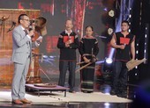 Hoa hậu Khánh Vân bắt đền H’Hen Niê vì bị ép uống rượu cần