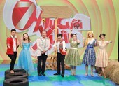Minh Hằng lấn át Lan Ngọc và Thúy Ngân tại 7 Nụ cười xuân