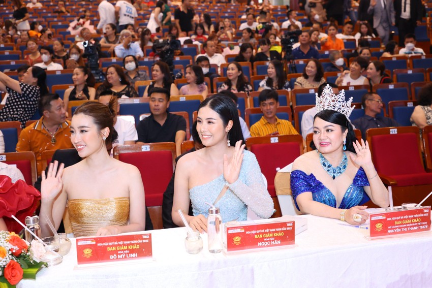 Á hậu tố cáo BTC Hoa hậu quý bà Việt Nam toàn cầu 2022 mua bán giải ảnh 1