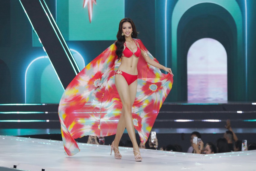 Hình ảnh bốc lửa của thí sinh Hoa hậu Hoàn vũ Việt Nam trong trang phục bikini ảnh 1