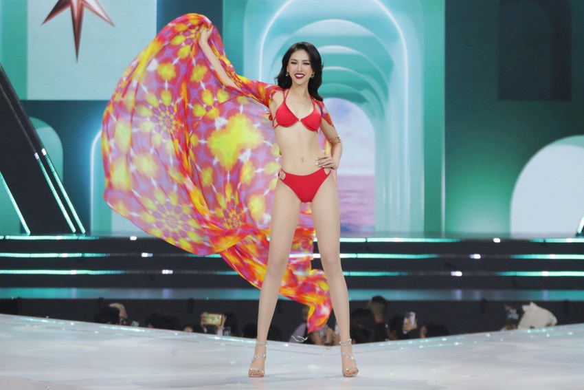 Hình ảnh bốc lửa của thí sinh Hoa hậu Hoàn vũ Việt Nam trong trang phục bikini ảnh 7