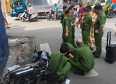 Taxi va chạm làm 2 người thương vong ở Tân Phú rồi bỏ trốn