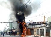 Trụ điện cháy dữ dội trên đường An Dương Vương, quận 6