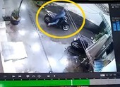 Xe SH để trong mưa, ngay cửa nhà vẫn bị trộm bẻ khóa cổ lấy mất