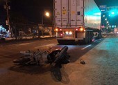 Xe máy tông vào đuôi container, 1 người tử vong, 1 nguy kịch