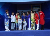 Long Nhật, Xuân Nghị được bà con Cần Thơ đãi ăn