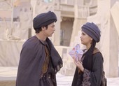 Cặp đôi trong Aladdin và cây đèn thần dính tin đồn 'phim giả tình thật'