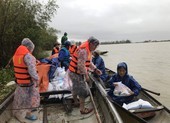 Báo Pháp Luật TP.HCM trao quà cho vùng lũ Hải Lăng, Quảng Trị