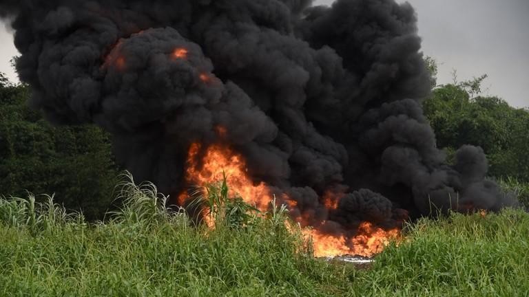 Nổ tại nhà máy lọc dầu trái phép ở Nigeria, hơn 100 người chết ảnh 1