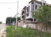 Hàng chục biệt thự tiền tỉ bị bỏ hoang ở Nhơn Trạch