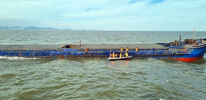Tàu cá có 18 thuyền viên mất liên lạc cách đảo Phú Quý khoảng 84 hải lý ảnh 1