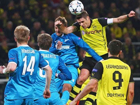 Tuy thắng đậm ở lượt đi, á quân Dortmund vẫn rất chật vật để giành được vé vào tứ kết