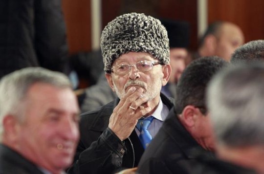 Một đại biểu tham dự hội nghị của Cộng đồng người Tatars. Ảnh: Reuters