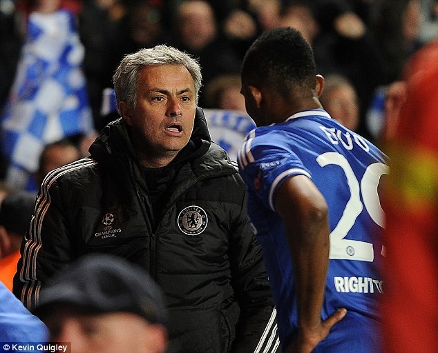 Mourinho giải thích hành động lạ sau bàn thắng của Ba ảnh 6