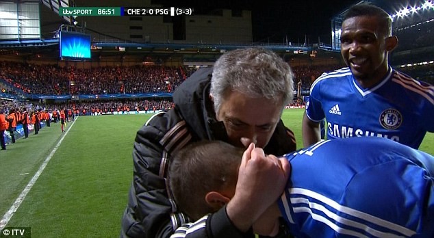 Mourinho giải thích hành động lạ sau bàn thắng của Ba ảnh 2