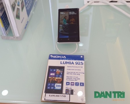 Lumia 925 cũng được điều chỉnh về giá bán mới.