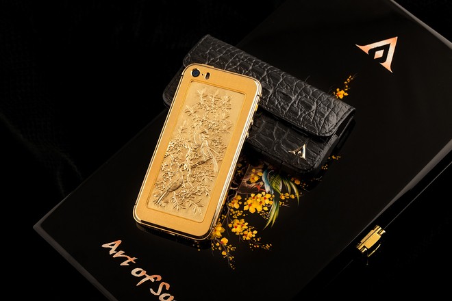 iPhone 5S vỏ vàng giá 180 triệu đồng ảnh 2
