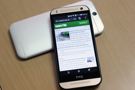 HTC One Mini 2 đọ dáng cùng đàn anh M8